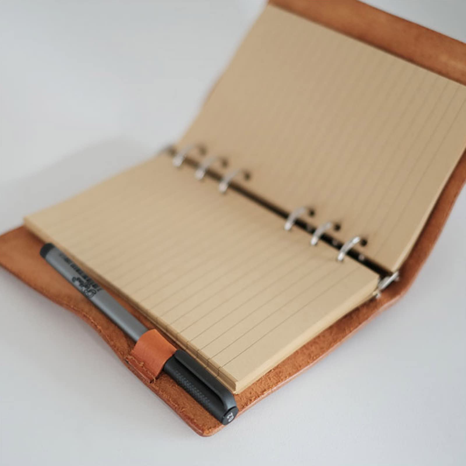 BmxauZ Diario in pelle A6 - Taccuino versatile per disegnare e scrivere con raccoglitore, 80 fogli di carta Kraft, realizzato come un diario di viaggio rilegato in morbida pelle per uomini e donne
