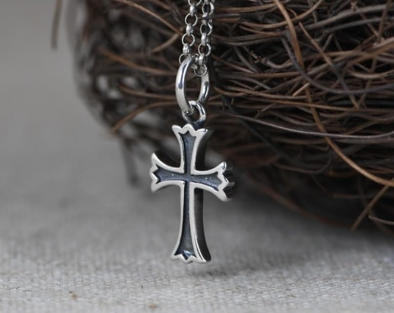 Pendentif Croix pour Homme et Femme aux finitions joaillerie haut de gamme