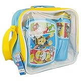 Práctico set compuesto por botella, sandwichera y bolsa aislante con el que los niños tendrán todo lo necesario para sus almuerzos o meriendas en sus salidas fuera de casa. El conjunto está decorado con originales diseños basados en algunos de sus personajes favoritos, por lo que estarán encantados de llevárselas allá donde vayan. Todo queda perfectamente recogido dentro de la bolsa y listo para llevar de forma cómoda, gracias a su asa de mano o su correa para colgar. - Libre de BPA - Capacidad