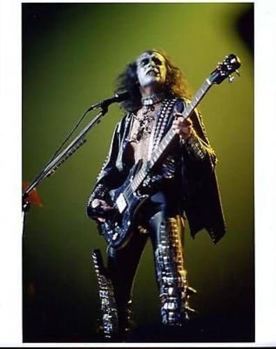 KISS GENE SIMMONS 8X10" PHOTO #G9004