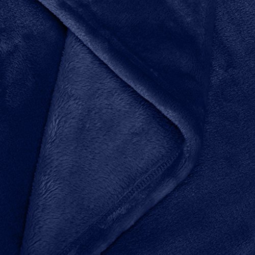 Amazon Basics - Coperta Vellutata in Pile, 168 x 229cm, colore Navy