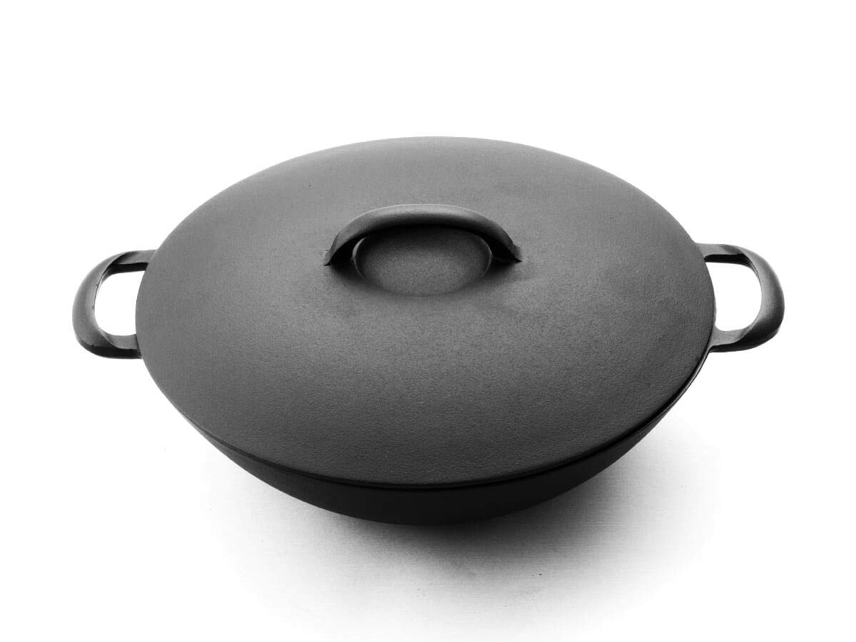 Iwachu Gusseisen Wok-Pfanne, rund mit Deckel. 2 Größen. Schmor-Topf für Induktion, Induktions-Herd, Ceran, Gas, Backofen, BBQ, Grill
