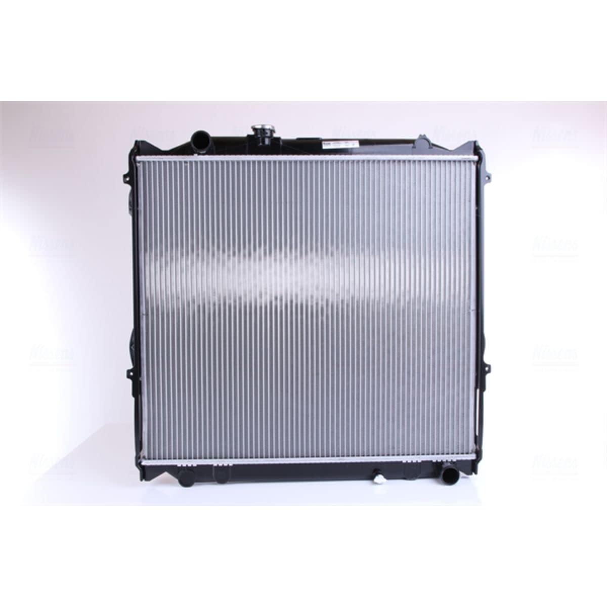 NISSENS Radiatore, Raffreddamento motore 64636A | Compatibile con: TOYOTA LAND CRUISER 90