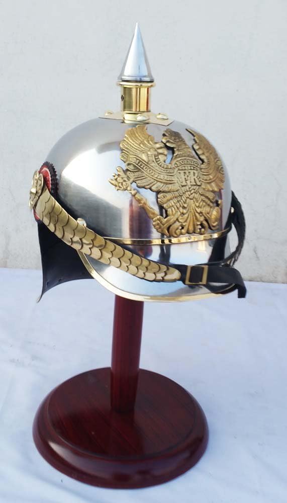 Replica del casco prussiano tedesco in acciaio e ottone Pickelhaube Casco da ufficiale militare a punta