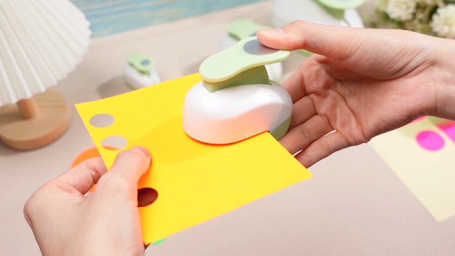 Image of CHENGU 6 Pcs Circle Punch Set 3in /2in /1.5in /1in /0.6in /0.3in Scrapbook Hole Punchers Crafting with 10 Sticker Paper Round Cutter Scrapbook for Office Supplies DIY Albums Photos(Green)