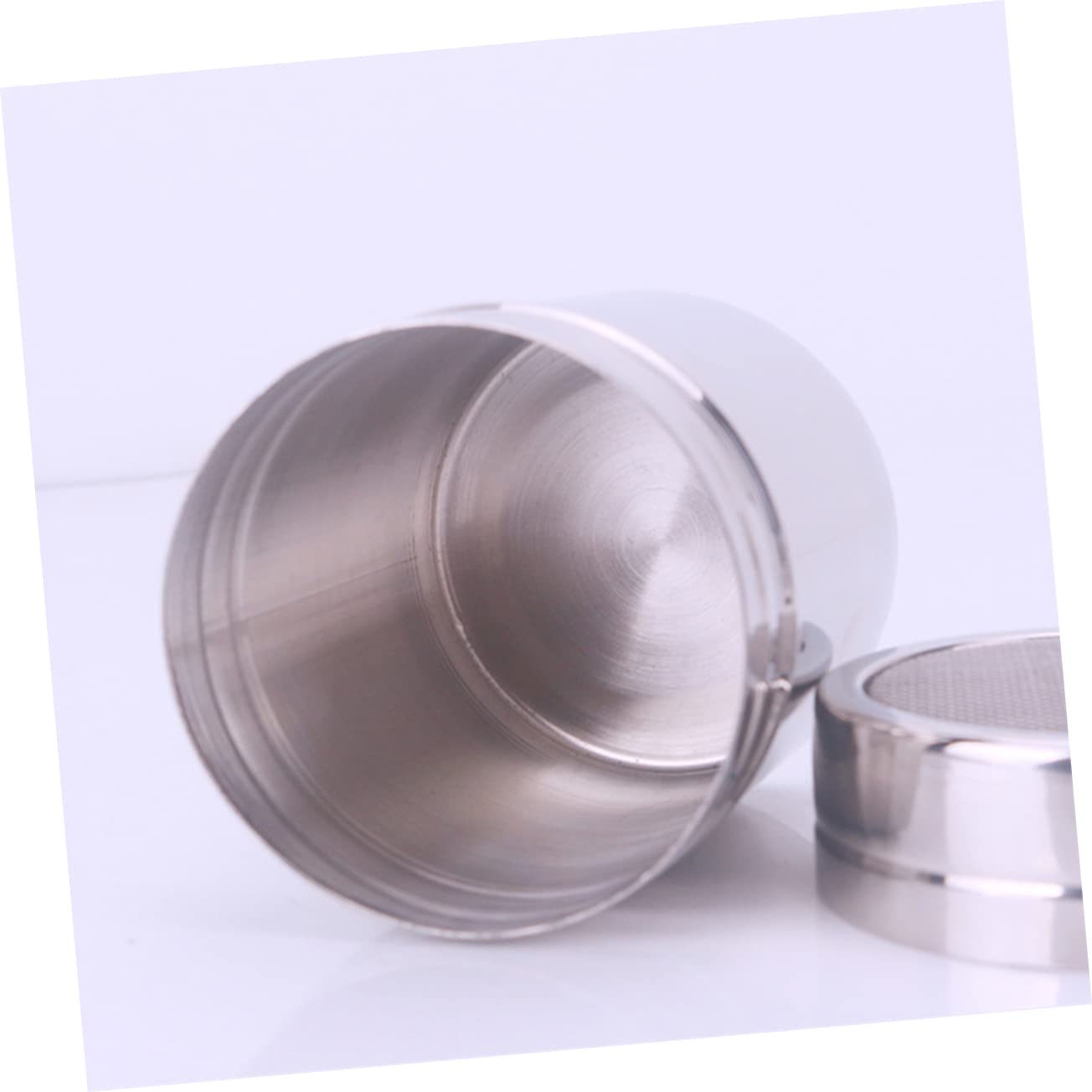 GRIRIW 3pcs Large Capacity Pepper Shaker Air-tight Seasoning Cans for Sugar Cooking Shaker Fine Mesh Random Color