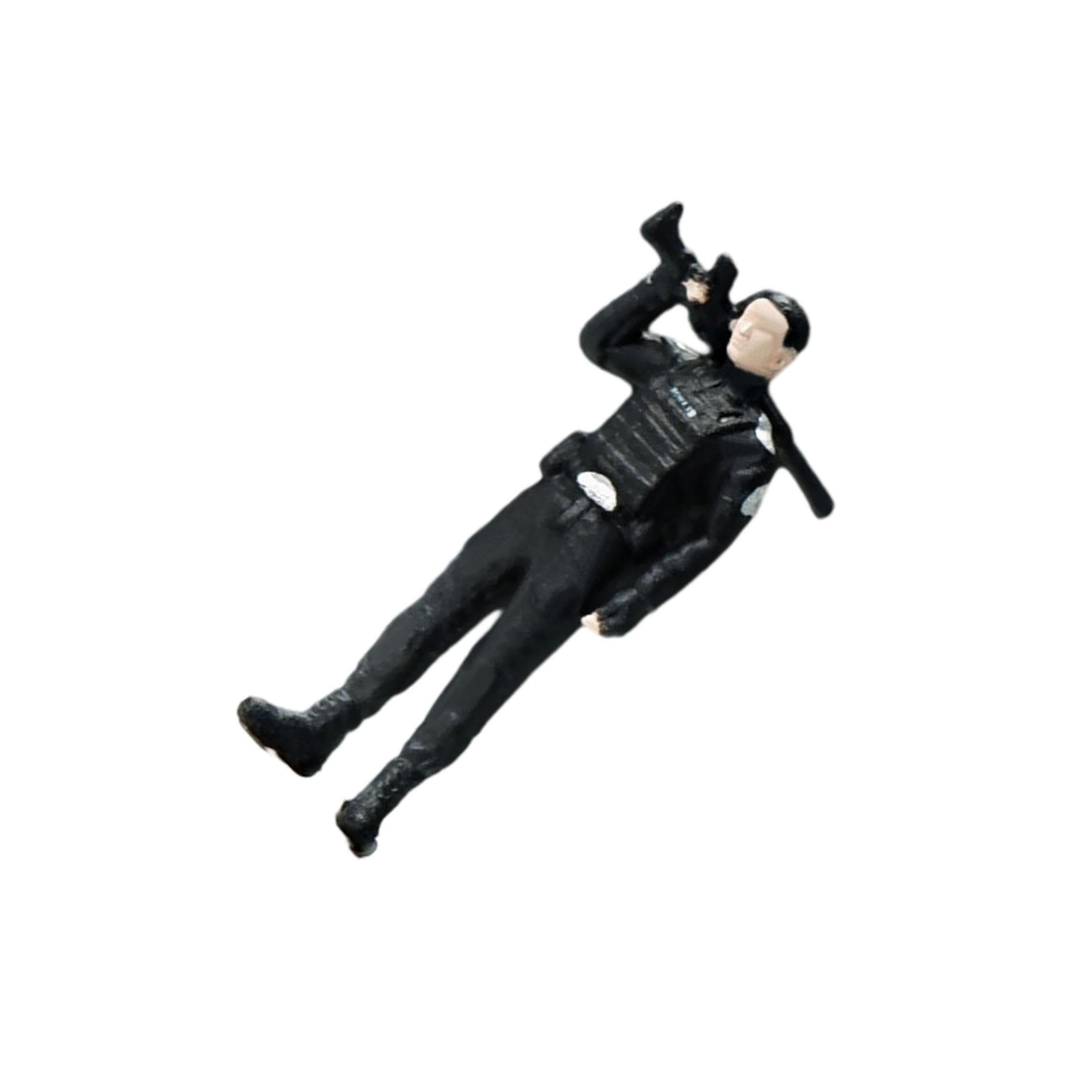 KIXZSAZ Miniature Resin Figures Collectible 1/64 Scale Detail-Oriented Photography and Unique Model Scenery Projects Tiny People Model Scenery Figures Layout, Black, Style E