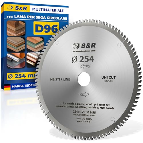 EFFICIENTE E COMPATIBILE 💿 Questo disco ha un taglio aggressivo e si lascia maneggiare con estremna facilità. Profilo Lama: angolo di taglio + 5 °, tipo di dente HLTCG. 96 denti. Diametro: 254 millimetri, 30 millimetri foro. RPM 6000 max