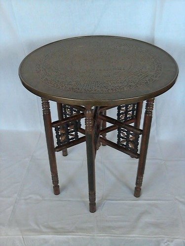 Orientalischer Holztisch mit runder Messingplatte und 6 gedrechselten...