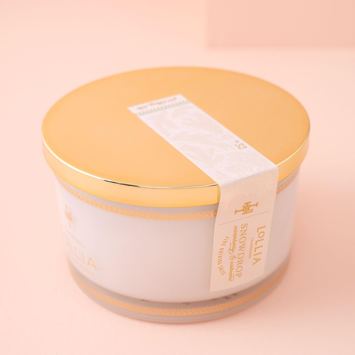 LOLLIA Sales de baño de campanilla de 737 g, sal de baño perfumada de Winterberry y cachemira, para mujer, para spa en casa, regalo relajante para vacaciones, cumpleaños, aniversarios