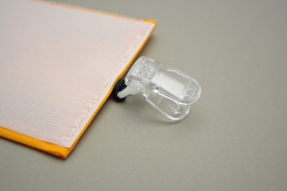 Amazon.co.jp: 【ピカワン】ワンタッチ腕章「研修中」クリップ式 布製