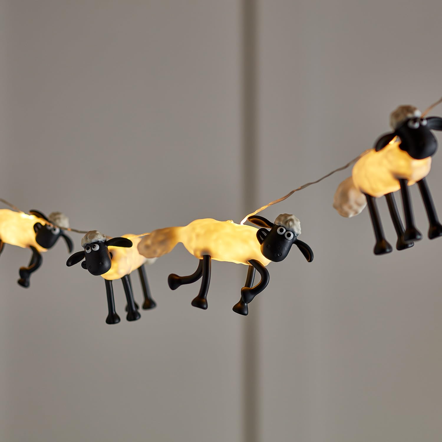 Lights4fun LED Shaun das Schaf™ Lichterkette mit Fernbedienung Nachtlicht Kinderzimmer Nachtlampe