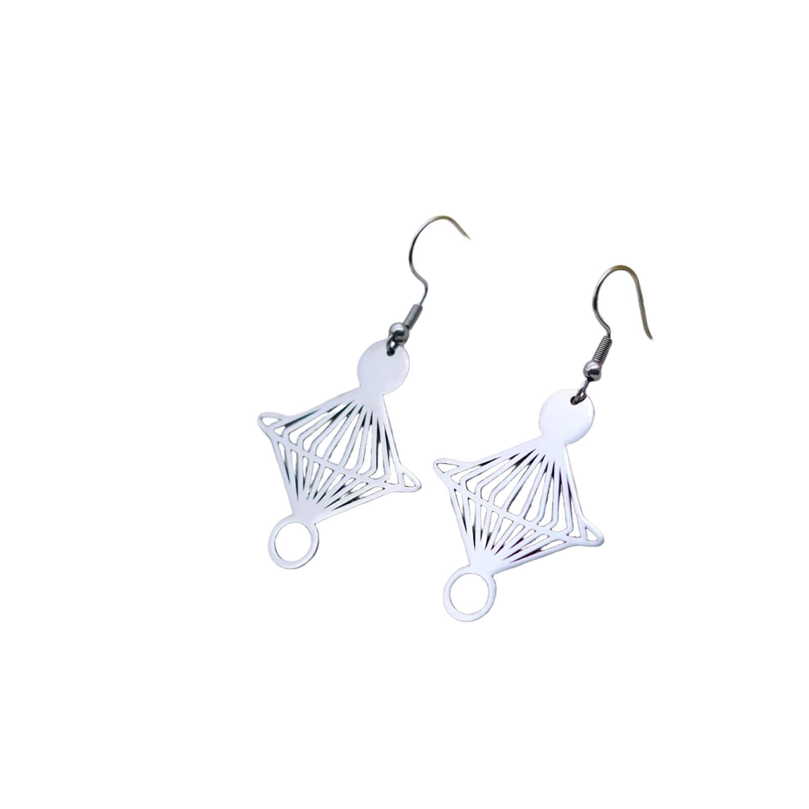 Pendientes de rombo con acabado refinado y diseño estructural 5