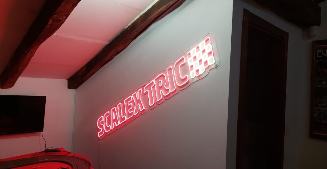 Cartel LED de Neón Decorativo Scalextric, Iluminación para Pared medidas 180cm x60 cm en 2 metacrilatos 12 v