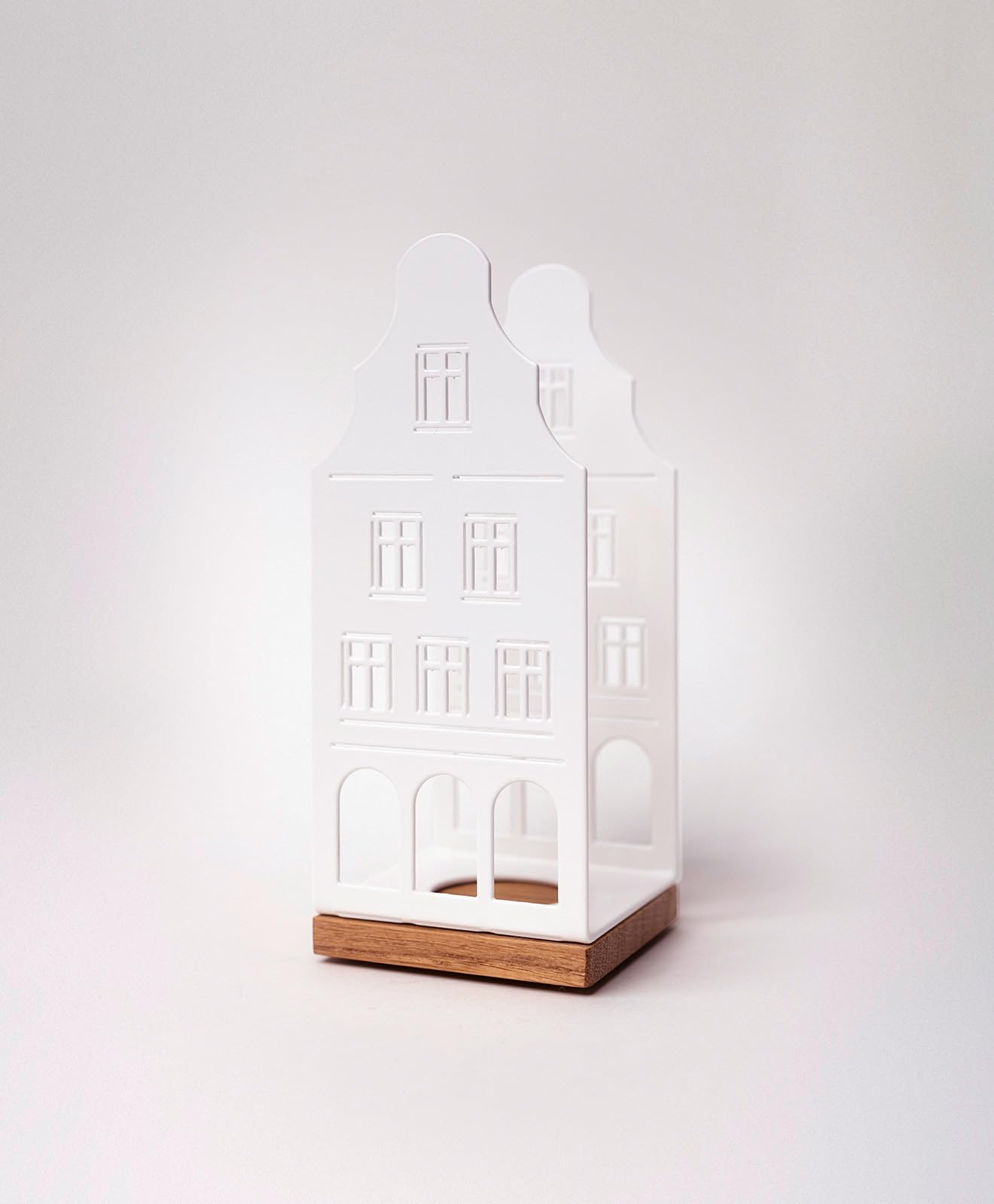 Windlicht Metall & Holz Nobelstrehle Nr. 1 - Teelichthalter Haus-Motiv - Laterne - Kerzenständer - Kerzenhalter - Deko Windlichter - Tischdeko (RAL 9010 Reinweiß)