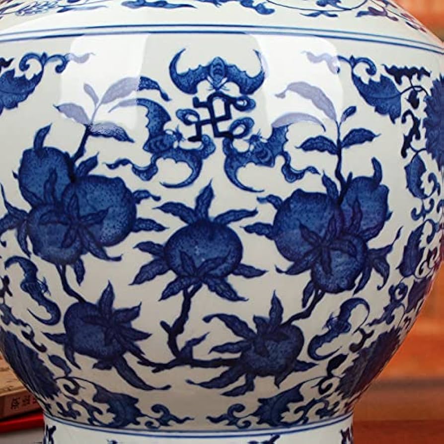 中国　景徳鎮　工芸美術師　許錫媽作　青花釉裏紅花蝶文瓶　證書付　G　R6191B 中国 景徳鎮 工芸美術師 許錫媽作 青花釉裏紅花蝶文瓶 證書付 G