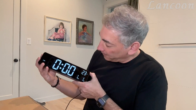 Lancoon Sveglia da Proiezione, Orologio Digitale con LCD Modalità Weekend Volume Luminosità Regolabile Snooze 12/24 Ore Batteria A Spina per Camera Letto Soggiorno Bianco