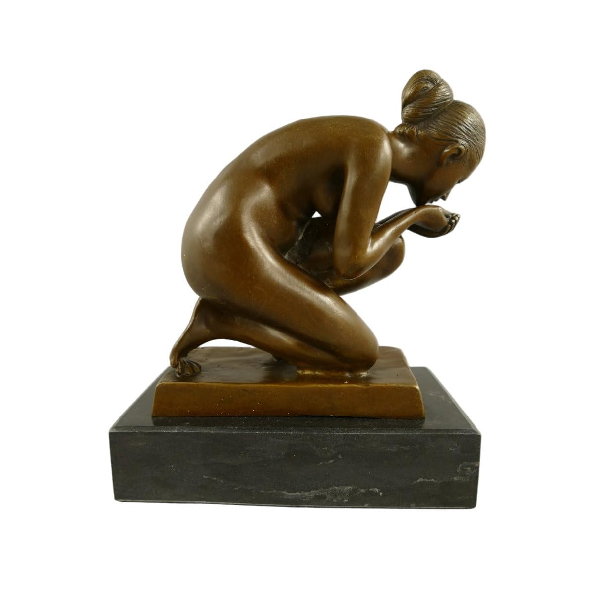 Antikas - Hochwertige Bronze Figur Frau, hockend und patiniert, H.22 cm