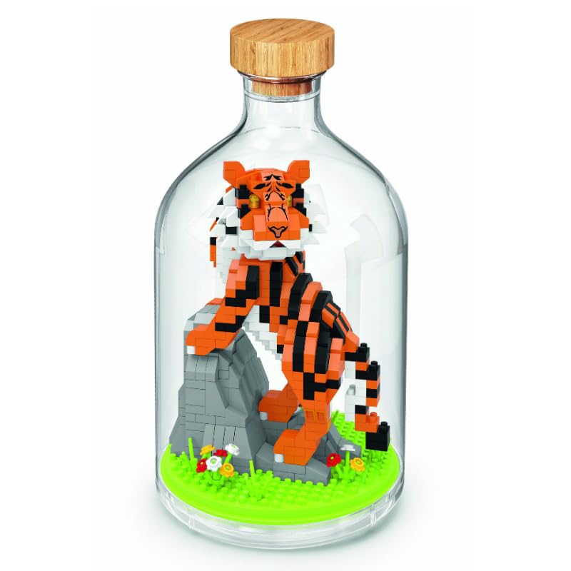 WiseHawk Kit of miniature blocks to assemble insects and small animals. Includes methacrylate bottle to protect the construction. Tiger