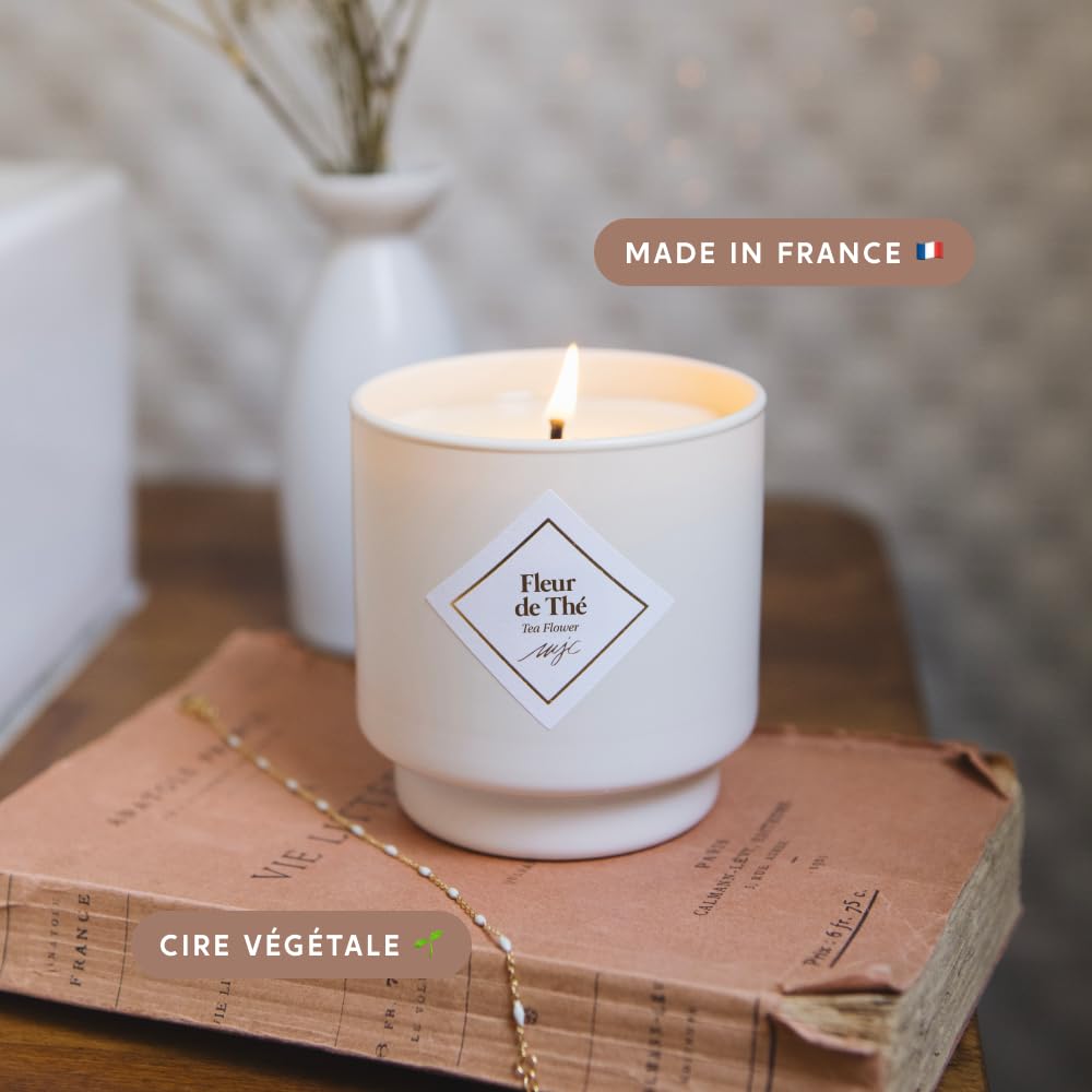 MY JOLIE CANDLE - Bougie Bijou Parfumée Fleur de Thé - Bracelet doré en acier inoxydable avec perles crèmes - Cadeau parfait pour Noël et anniversaire - Cire à base végétale - Made in France