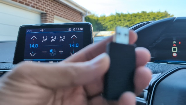 Adaptador CarPlay Inalámbrico 2024 Para Coche - Plug & Play, Compatible Con IPhone Y Coches Desde 2016 (Incluye Cables)