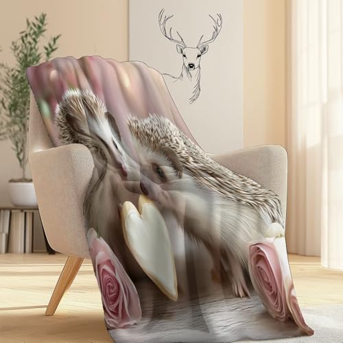 MATERIALI PREMIUM:Realizzata in microfibra di flanella ad alta densità, questa coperta offre il perfetto equilibrio tra leggerezza, calore e comfort. La sua texture ultramorbida garantisce una sensazione unica di coccole e relax. Ideale per un sonno riposante o momenti familiari accoglienti, adatta a tutte le stagioni grazie alle eccellenti proprietà termoregolanti.