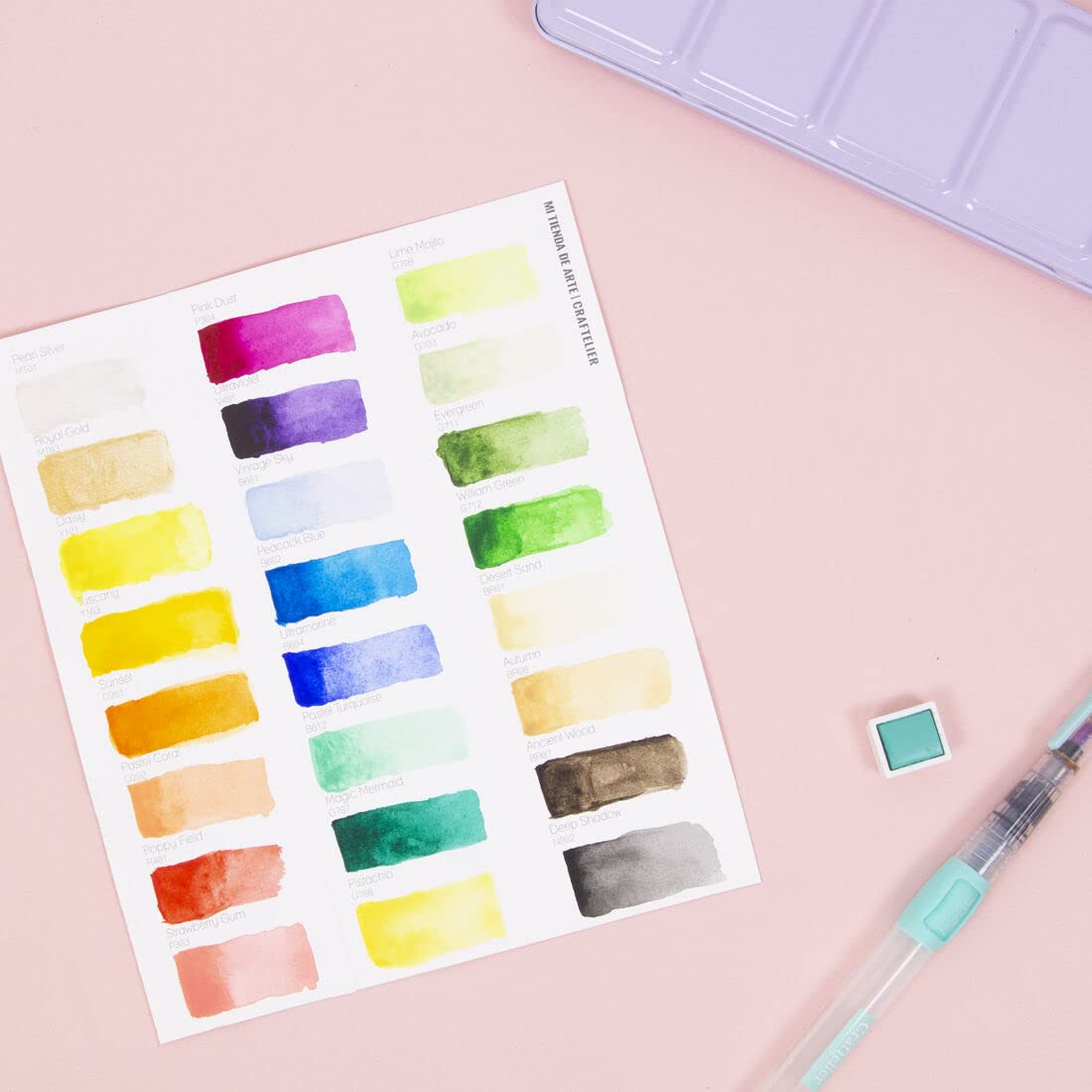 Craftelier - Caja de Pastillas de Acuarelas con Surtido de 24 Colores + Pincel con Depósito de Agua o Waterbrush para Caligrafía, Lettering o Mixed Media y otras Manualidades | Alta Pigmentación