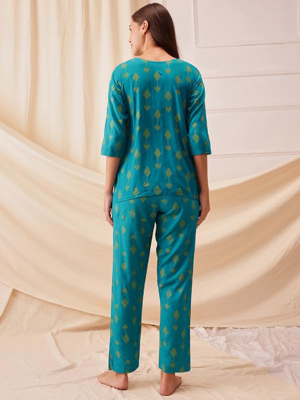 Image of Clovia Women's Rayon Printed Top & Pyjama Set