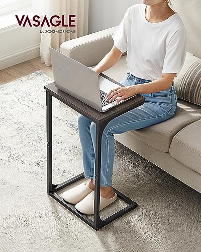 Mesa auxiliar en forma de C deslizable debajo del sofá VASAGLE marrón oscuro 5