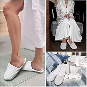 BlackEssenceSlides: Zwarte slippers met wiel en herhaald ROLL
