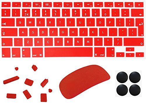 4 in 1 Lilware Accesorios Kit Para Apple MacBook Pro 13. Conjunto De UK / EU Internacional Keyboard Cover Cubierta del Teclado Impermeable + Magic Mouse Soft Skin Protector + Anti Polvo Tapones + 4 Paquete Reemplazo De Goma Pies. Rojo