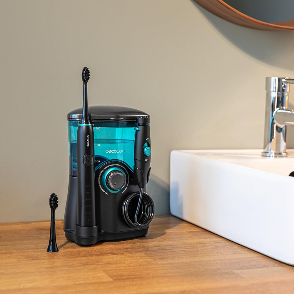 Cecotec Centro de Estación Bucal o Dental Bamba ToothCare Jet Clean. 18W, Irrigador 600ml de Capacidad, 10 Niveles de Presión, 7 Cabezales y Cepillo de Dientes Eléctrico con 5 Modos