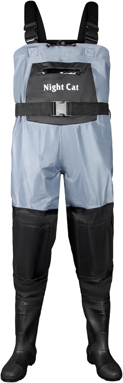 Los trampolines Night Cat para pesca y caza ofrecen impermeabilidad al 100%, comodidad con tirantes ajustables y durabilidad con botas antideslizantes y antiabrasión.