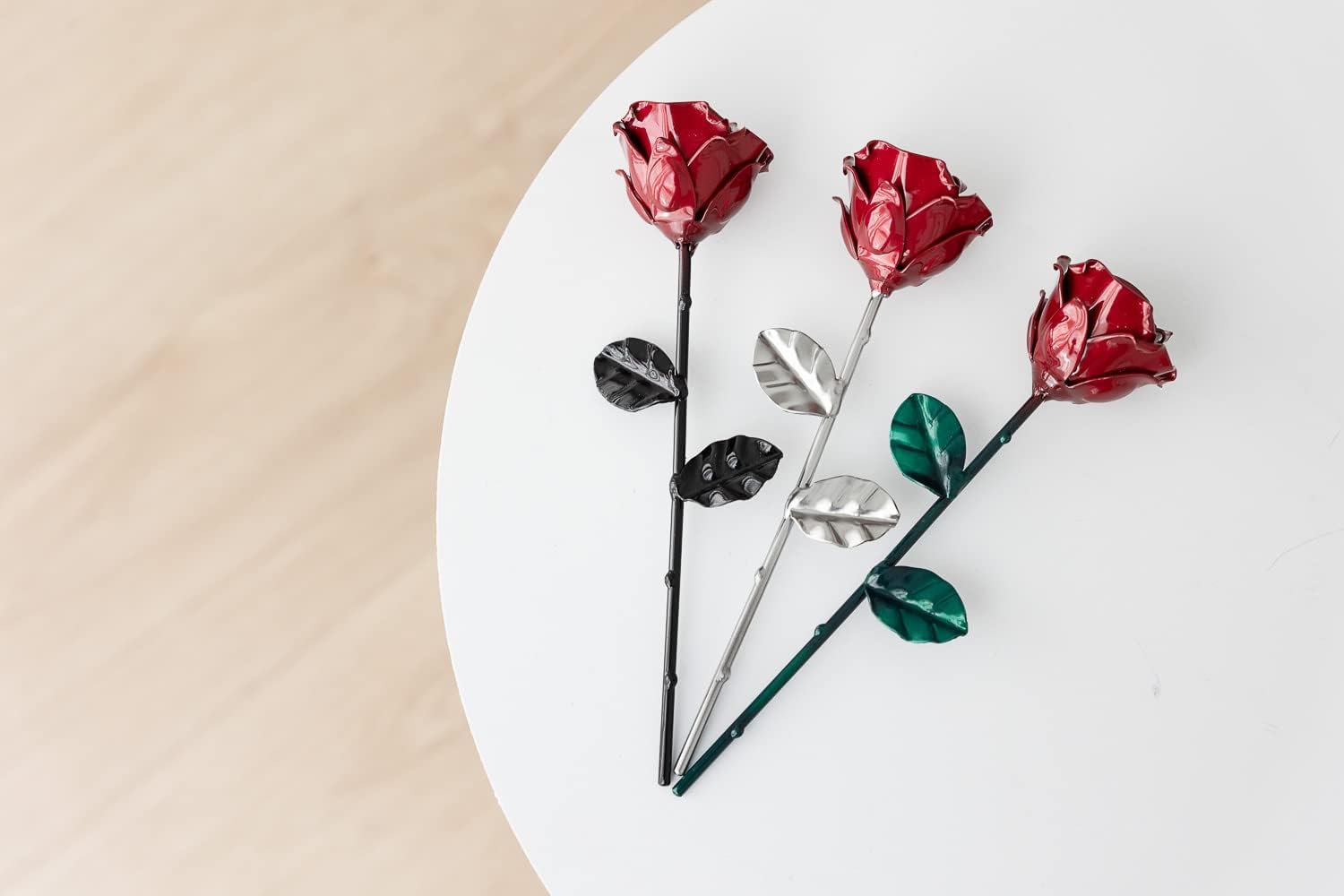 Forging Art Bcn® Rosa Eterna de Hierro Forjada a Mano - Regalo Día de la Madre, San Valentín, Bodas de Hierro (6 Aniversario) (Roja/Verde sin Base)