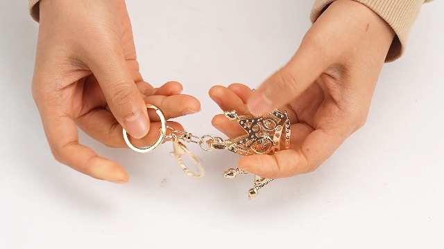 GLOGLOW Crown Keychain, Gold 3D Sparkling Charm Rhinestones Crown