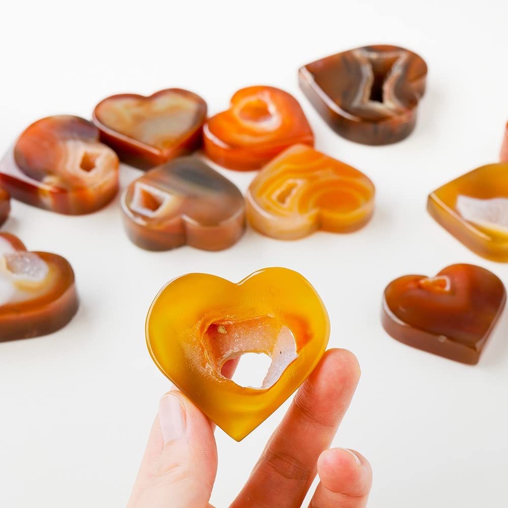Cœur en cristal d'agate rouge naturelle pour sublimer un meuble terne