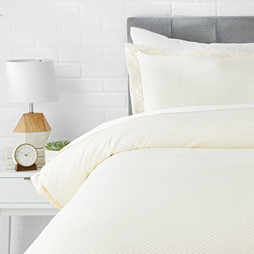 AmazonBasics Microfiber 2-Piece Quilt/Duvet/Comforter Cover Set – Single (66×90-inch), Yellow Scallop – with pillow cover