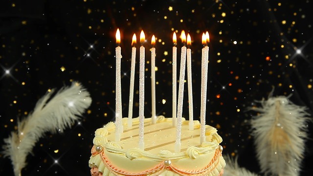 Image of PHD CAKE Iridescent White Long Thin Metallic Birthday Candles, Cake Candles, Birthday Parties, Wedding Decorations, Party Candles