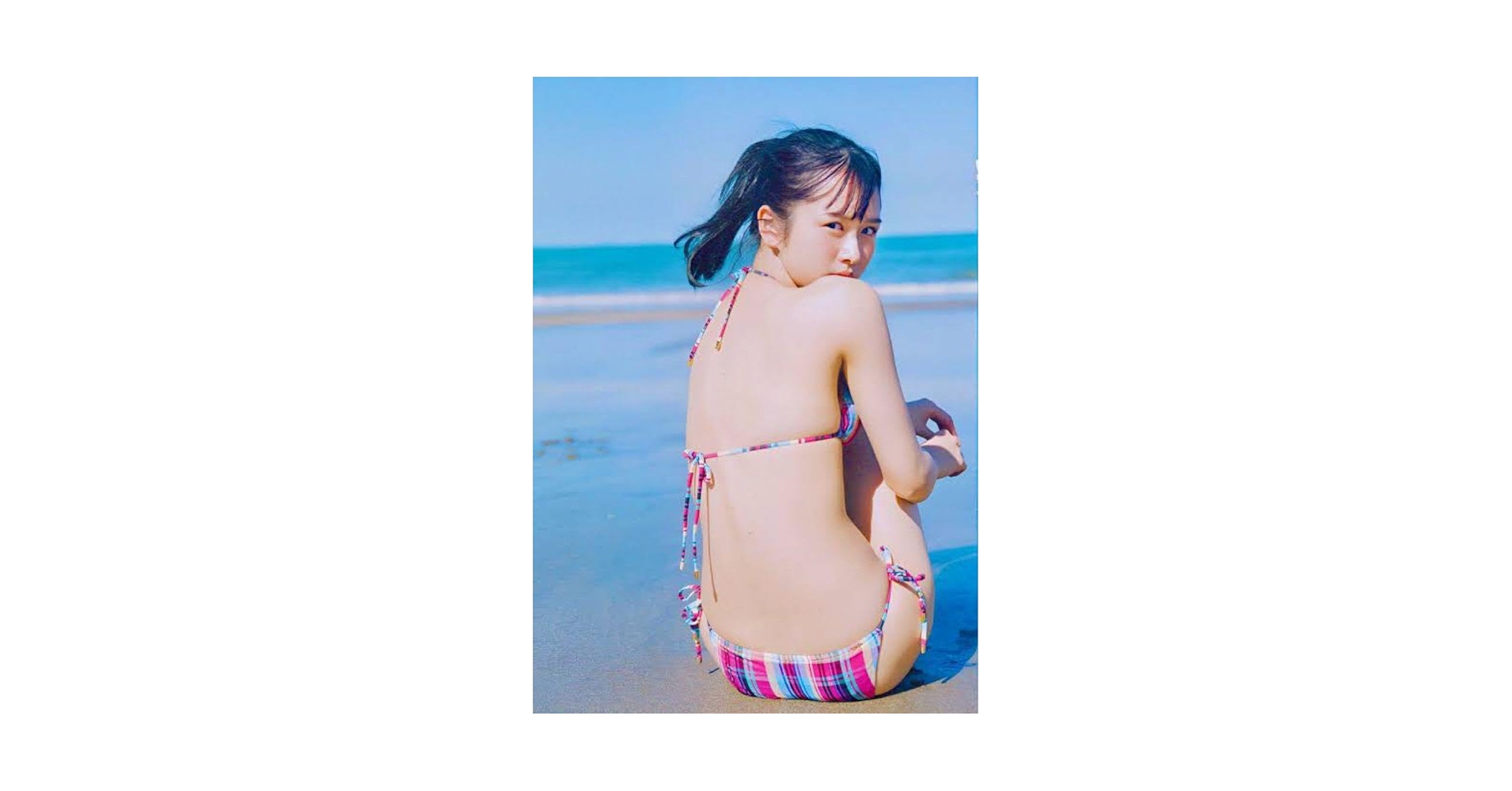 上村ひなの　秘蔵生写真　スペシャルプレゼント 上村ひなの 秘蔵生写真 スペシャルプレゼント 美少女、覚醒。日