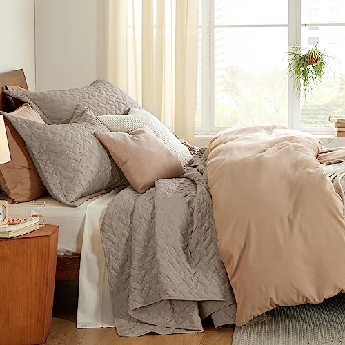 Image of Bedsure Quilts King Size - Lightweight Bedspreads King Size with Basket Weave Pattern, Soft Quilt Bedding Set, Taupe Comforter Set Coverlet for All Seasons with 2 Pillow Shams (106 inch x 96 inch)