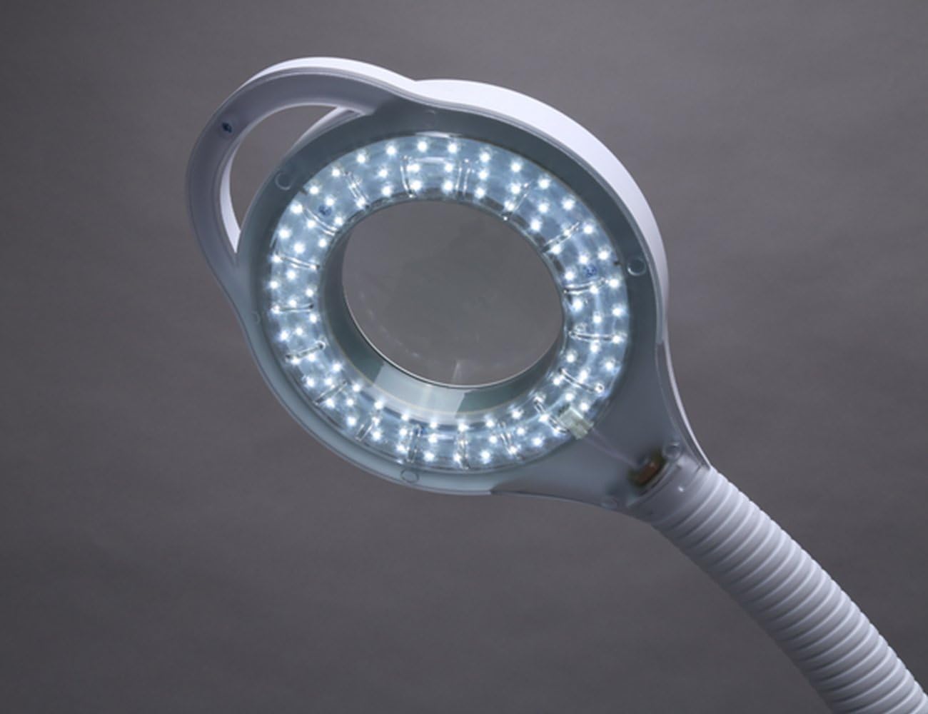 Lámpara de aumento LED de luz fría 5 veces ampliación movible Cruz trípode belleza lámpara para cuidado facial tatuaje o lectura personal Elitzia ETH3004(Blanco 120 Lámpara perlas D2)