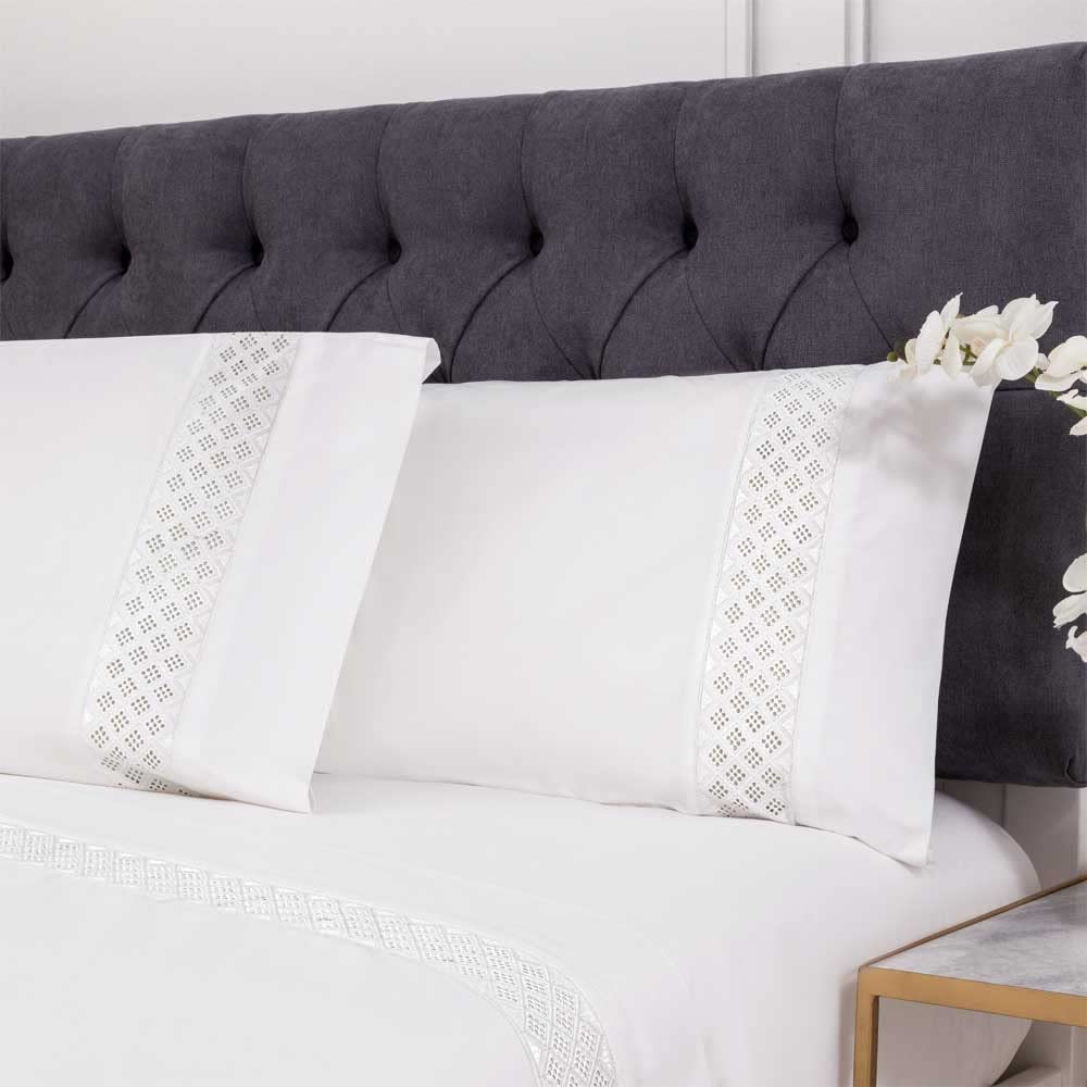 COTTON ARTean Set Lenzuola 200x200 SARRIA PERCALL COTONE 100% 200 Fili Colore Bianco Set Copripiumino di 200 x 190/200 + 2 Fodere per Cuscini + Lenzuolo con Angoli 200x200 100% PERCALL COTONE