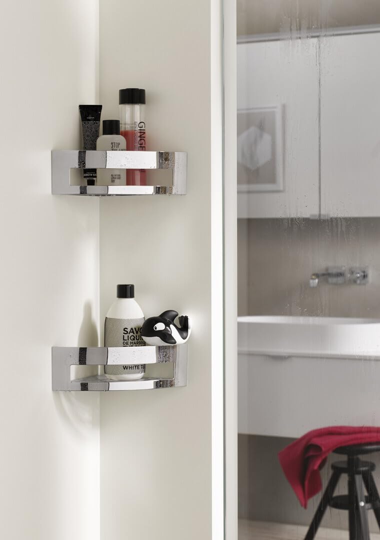 Emco SYSTEM2 Eckschwammkorb zum Schrauben, Korb separat abnehmbar, hochwertige Duschablage aus Metall, Duschkorb für Badutensilien, chromfarben, Eckwandkorb, Silber - chrom