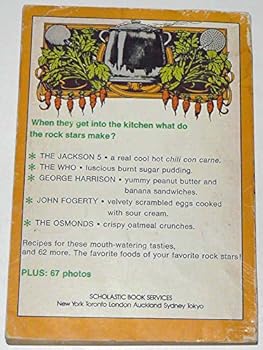 Paperback Cool cooking: Recipes of your favorite rock stars Book