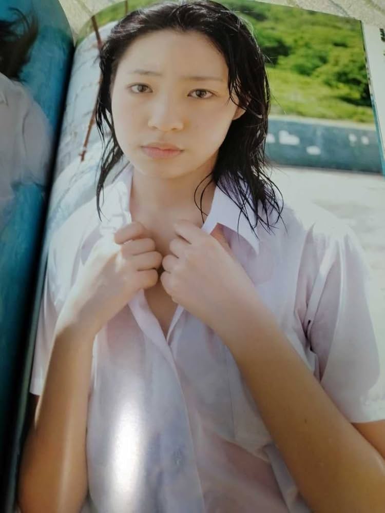 Amazon.co.jp: 藤江れいな 直筆サイン入り写真集 Reina初版帯