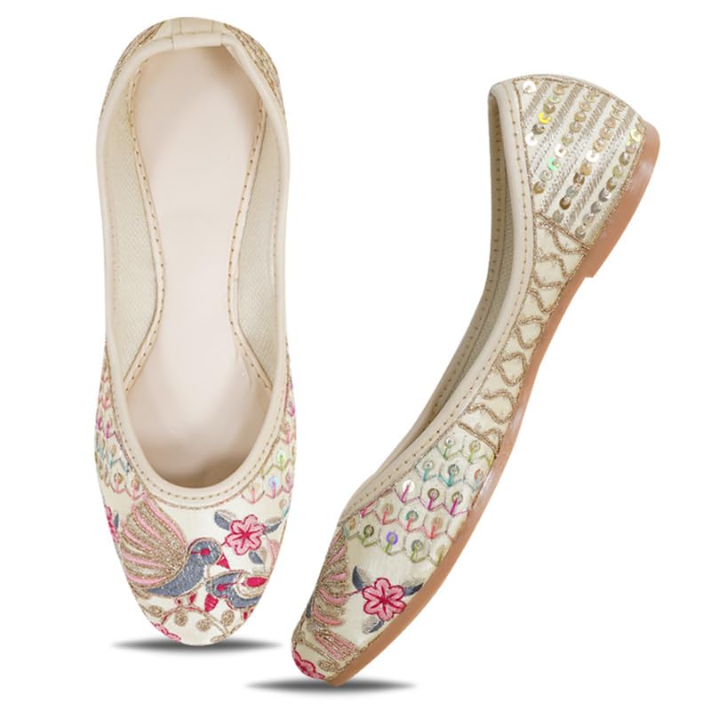 Women's Embroidered Rajasthani Mojari Juti Shoe