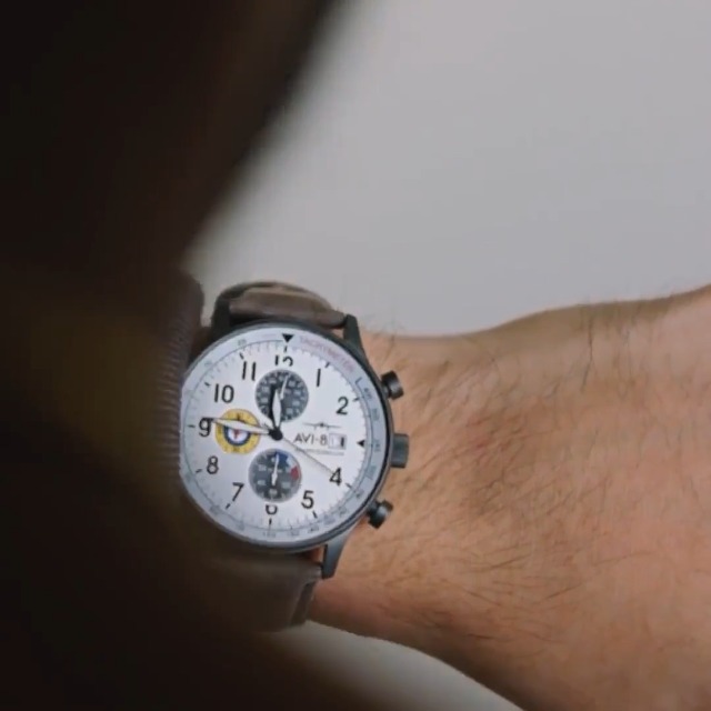 Amazon.com: AVI-8 Men's 42mm Hawker Hurricane Classic Chronograph