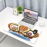 Übergroße Fläche: Mit großzügigen 400 x 900 x 3 mm Abmessungen bietet das Mauspad ausreichend Platz für eine Maus, eine mechanische Tastatur und andere Schreibtischutensilien, was es ideal für Gaming-Sessions oder kreative Arbeiten macht.