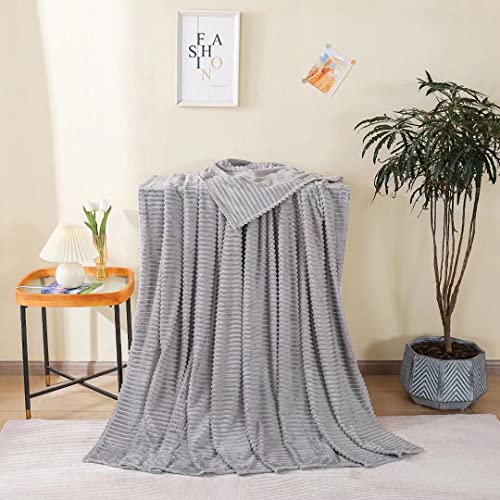 QOFLY Kuscheldecke-Flanell Sofadecke-Grau 200 x 230cm，Geschenkverpackung Hochwertige, Flauschige Fleecedecke als Wohndecke, Tagesdecke oder Sofaüberwurf