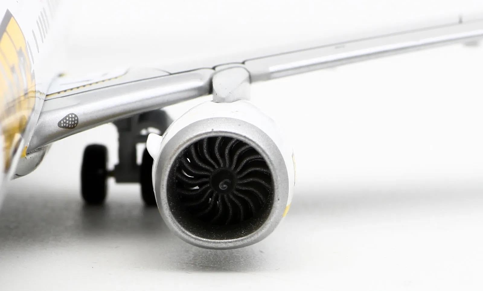 XJBTBA Aluminiowy samolot kolekcjonerski prezent 1 200 dla Buzz Airlines Boeing B737-8Max odlewany model samolotu SP-RZB ze stojakiem zestaw planetoy
